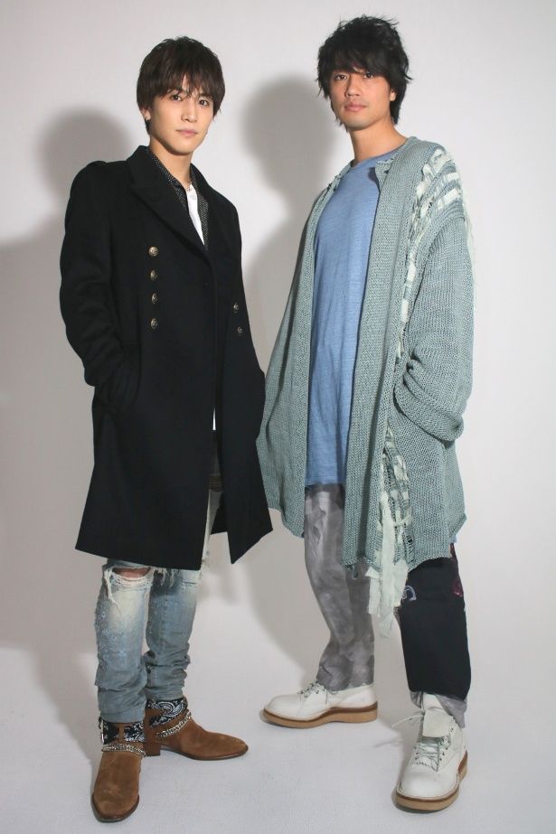 【写真を見る】岩田剛典と斎藤工の全身ショットはこちらをチェック