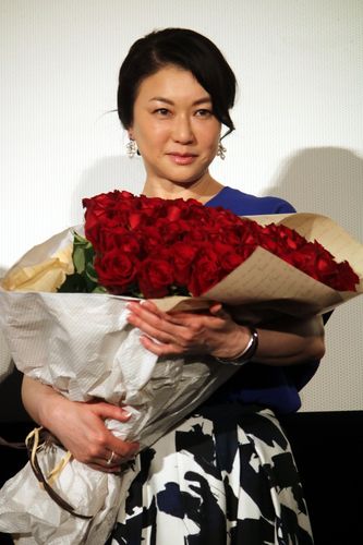 夏川結衣に夫から花束「大変なことになった！」『妻よ薔薇のように 家族はつらいよIII』舞台挨拶