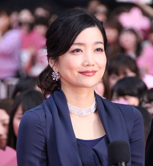 水城千佐都役の佐藤江梨子