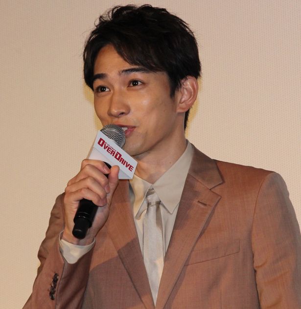 新田真剣佑 アニキ 東出昌大に会った瞬間ハグ 抱きつくしかない 画像8 11 Movie Walker Press