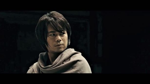 【写真を見る】浪川大輔演じる矢作は、古武術や格闘技を極めた武術家探偵！