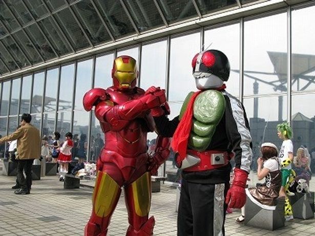 おっと！日本の国民的ヒーロー「仮面ライダー」とも対面