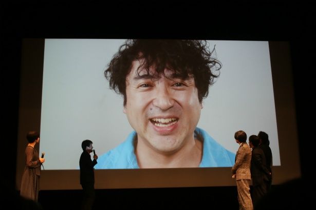 ウーラ山崎役のムロツヨシはビデオメッセージで参加