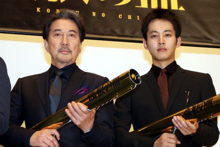 松坂桃李 役所広司から 全裸ネタ いじりに照れ笑い 孤狼の血 初日舞台挨拶 最新の映画ニュースならmovie Walker Press