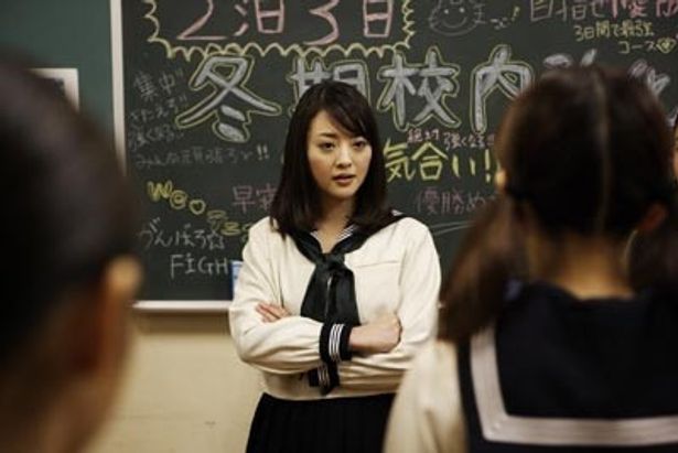 ティーン誌のモデルとして人気になった岡本奈月も高校生役で出演