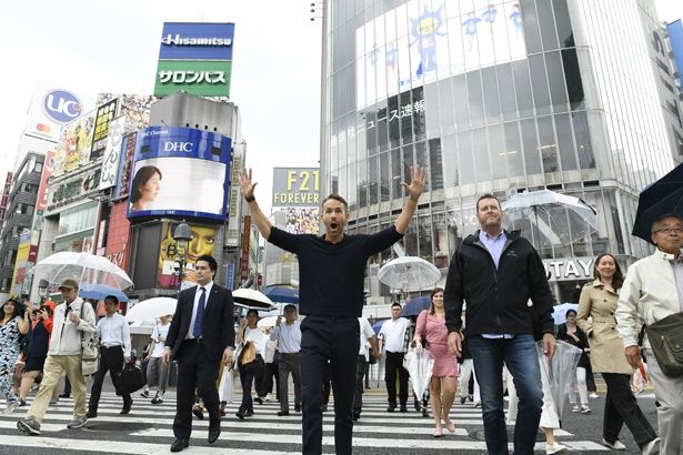 あの無責任ヒーローと東京観光バスツアー 中の人 はデップーそのまんまだった 画像6 13 Movie Walker Press