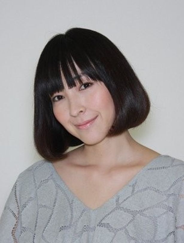 生田斗真扮するセールスマンと駆け引きをするコールガールのキャンディ役の麻生久美子