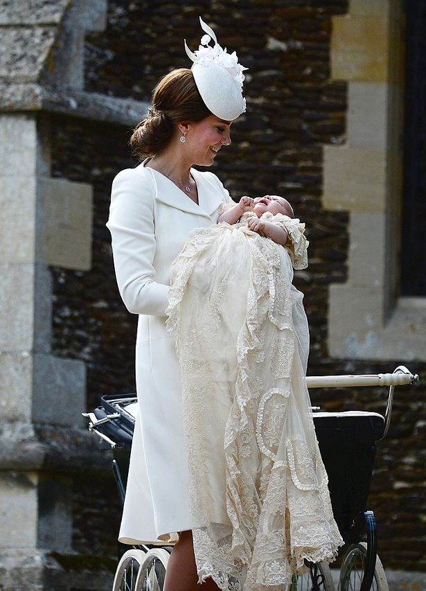 シャーロット王女の洗礼式での衣装も素敵！