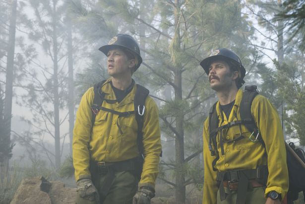エリート森林消防隊“ホットショット”の隊員となり成長していく