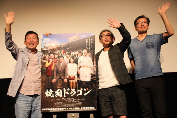 【写真を見る】藤村忠寿と嬉野雅道が「大泉洋は日本一おもしろい」とニンマリ