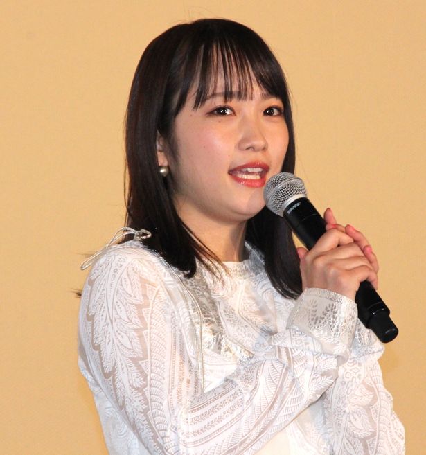 舞台挨拶に登壇した川栄李奈