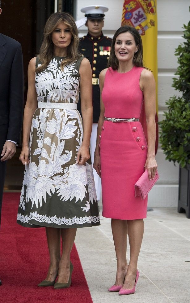 ホワイトハウスを訪問した際に着た、マイケル・コースのピンクのドレス