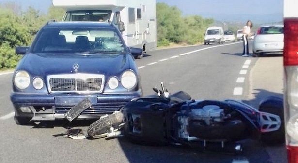 【写真を見る】ジョージ・クルーニーがバイクで車と衝突…事故現場の生々しい写真はコチラ