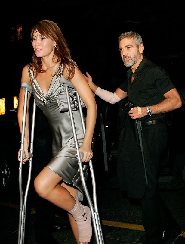 2007年の事故で、当時の恋人サラ・ラーソンは足を骨折した