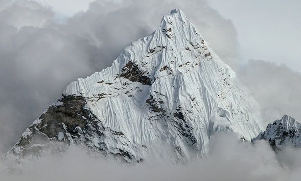 標高は6,856mにもなるヒマラヤ山脈のアマ・ダブラム