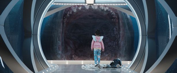 『MEG ザ・モンスター』の強烈な場面写真を独占入手！