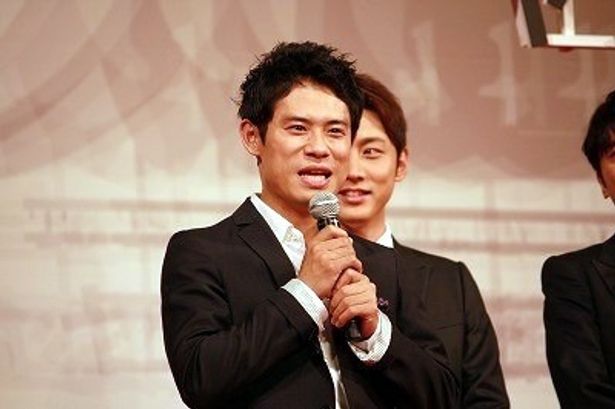 和久さん(故・いかりや長介)の甥っ子和久伸次郎役に伊藤淳史