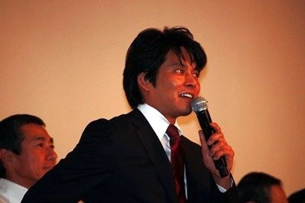 【写真】和久さんへの思いを熱く語る織田裕二