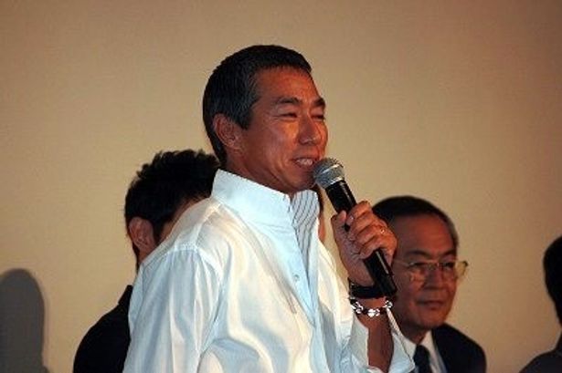 柳葉敏郎は「警視庁長官官房審議官・警視監です」と舌をかみそうな長い役職名を語った