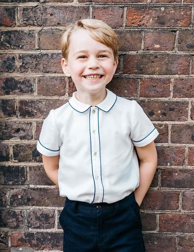 5歳のジョージ王子、まだ君主になる未来を知らされず？