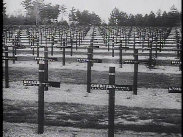 無数に並ぶ、ナチスにより虐殺された人々の墓