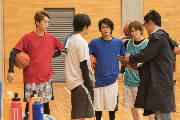【写真を見る】北村匠海、磯村勇斗、杉野遥亮、稲葉友が汗を流して本気でバスケ！