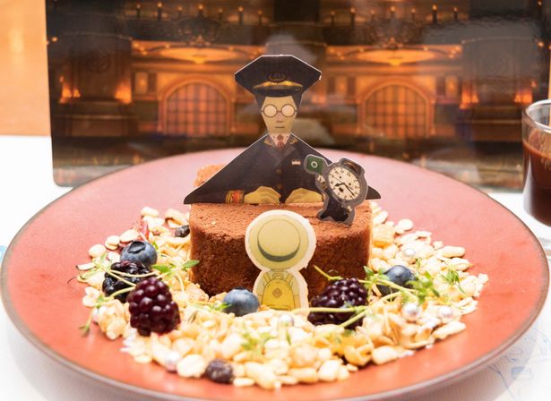 未来の東京駅のシーンをイメージしたパウンドケーキも登場