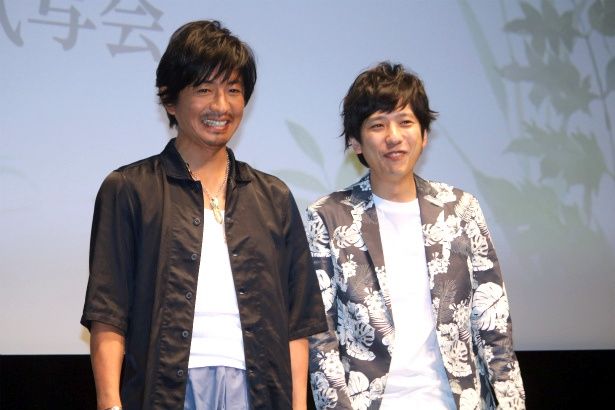 【写真を見る】最初に立ち位置を間違えた木村拓哉に二宮和也がツッコむという一幕も