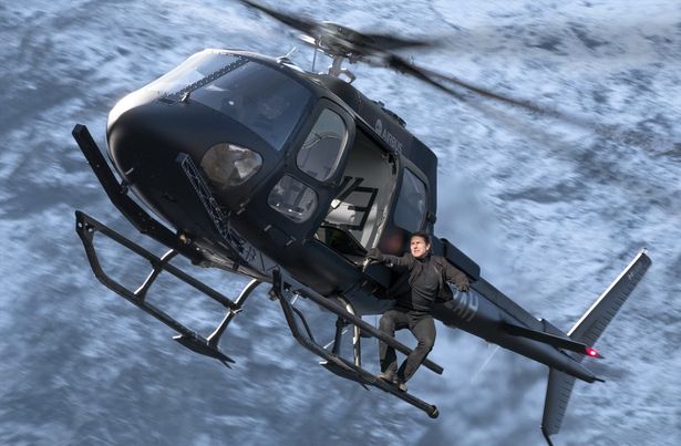 【写真を見る】本作ではヘリコプターの操縦と過酷アクションに挑戦！
