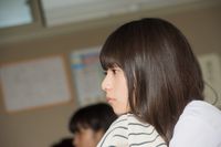 白の開襟シャツが眩しい！乃木坂46・齋藤飛鳥の制服姿＆ドレス姿を大公開【写真27点】(画像4/27) | 最新の映画ニュースならMOVIE  WALKER PRESS