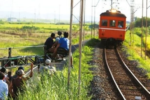 最古級電車デハニ50形の勇姿がスクリーンに