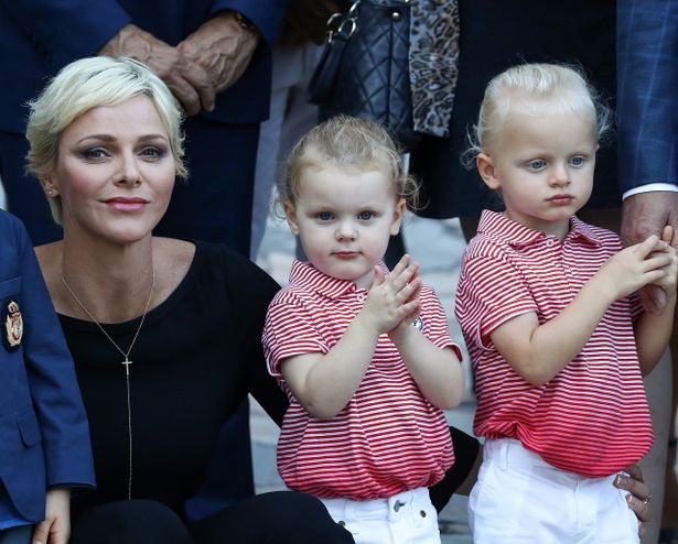 シャルレーヌ公妃と双子の子どもたち