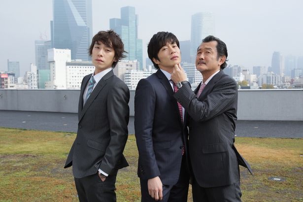 16年末に放送された単発ドラマの主要キャスト。左から落合モトキ、田中圭、吉田鋼太郎