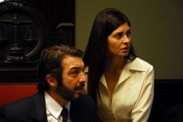 ベンハミン・エスポシトのかつての上司であるイレーネ役をソレダ・ビジャミル(右)が演じる