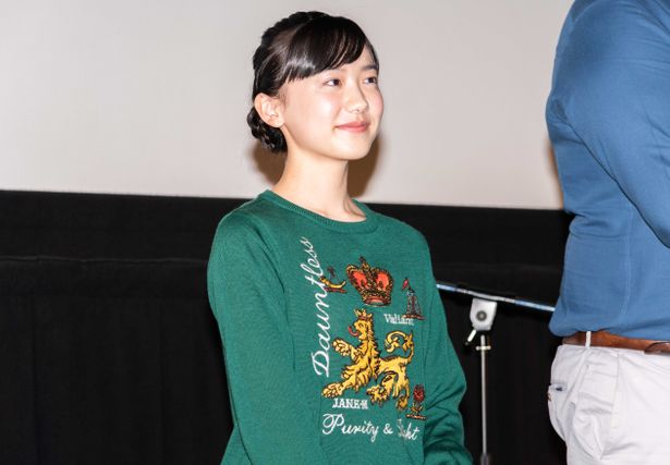 【写真を見る】アンバサダーを務める芦田愛菜はスリザリンをイメージした服で登場！