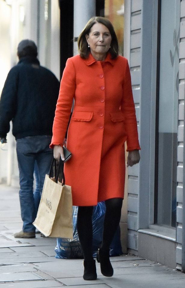 【写真を見る】キャロルが着ていたのは、見覚えのあるオレンジコート！キャサリン妃の服を着回し？