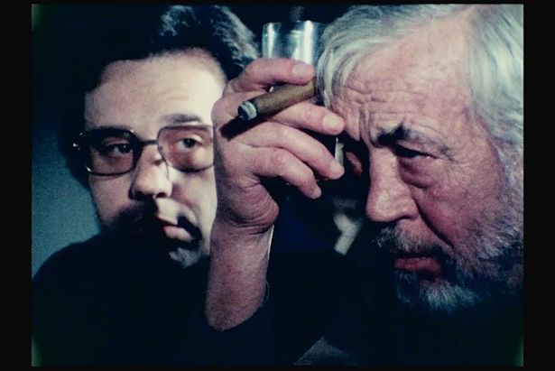 撮影終了から40年以上を経てついに完成したオーソン・ウェルズ監督の幻の遺作「風の向こうへ」も登場