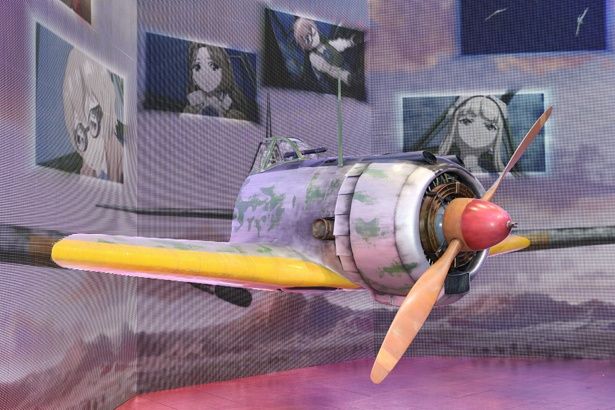 秋葉原UDX会場には「荒野のコトブキ飛行隊」の飛行機も展示！