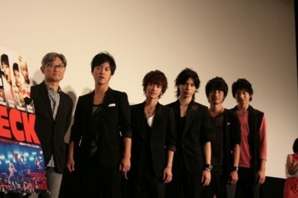 左から堤幸彦監督、桐谷健太、佐藤健、水嶋ヒロ、中村蒼、向井理