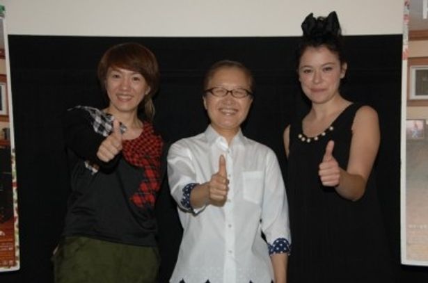 初日舞台挨拶に登場した、左から、荻上直子監督、もたいまさこ、タチアナ・マズラニー