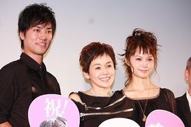 宮崎あおい 大竹しのぶ 桐谷健太の 完成披露宴 で満面の笑み 最新の映画ニュースならmovie Walker Press