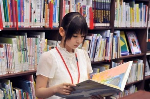 読書が趣味の泉にとって図書館は天国