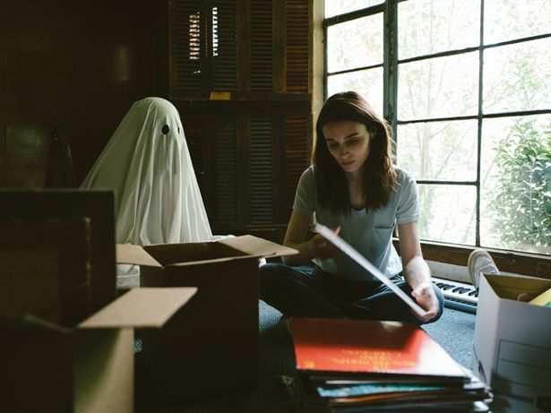 この冬は「A24」の話題作が続々と日本に上陸！(『A GHOST STORY/ア・ゴースト・ストーリー』)