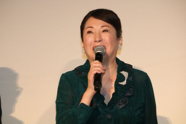 薫子の母・千鶴子役の松坂慶子