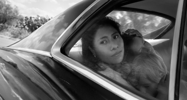 【写真を見る】ヴェネチアを魅了した究極の映像美に酔いしれる…『ROMA/ローマ』は12月14日(金)配信開始