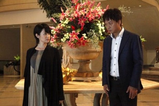 椎名桔平扮するプロデューサー・向井は、彼女のワガママに翻弄される