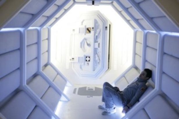 【写真】『2001年宇宙の旅』を思い起こさせる宇宙船のデザイン