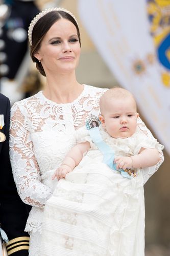 スウェーデンのソフィア妃、誕生日写真がモデル級の美しさ！