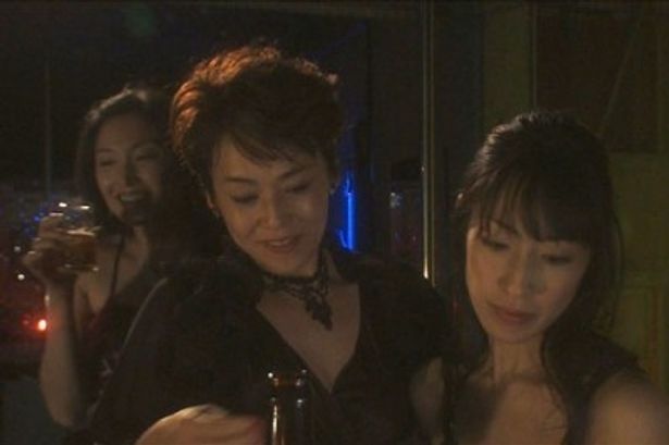 大竹しのぶが佐藤寛子扮するれんの母親役、井上晴美が姉役で出演