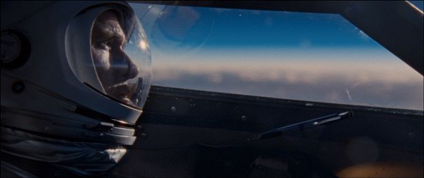 【写真を見る】アームストロングの視点で月面着陸を体験！圧巻の映像表現に驚愕